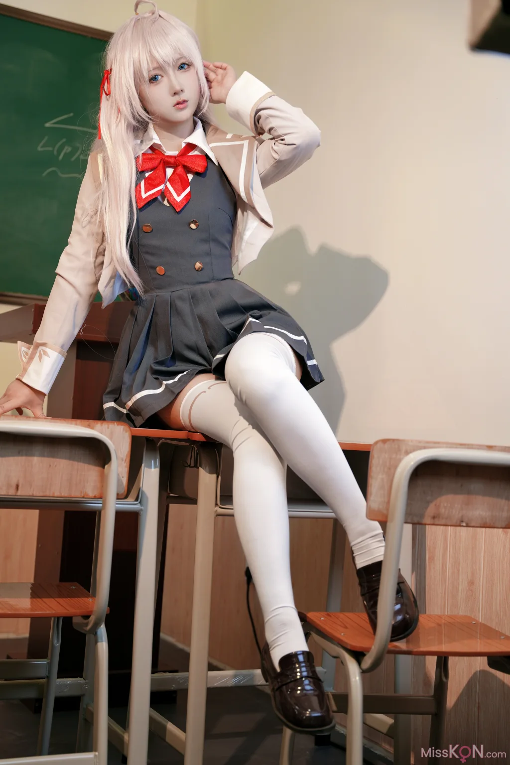 Coser@喜欢爱理吗: 不时以俄语轻声遮羞的邻座艾莉同学 (30 photos)