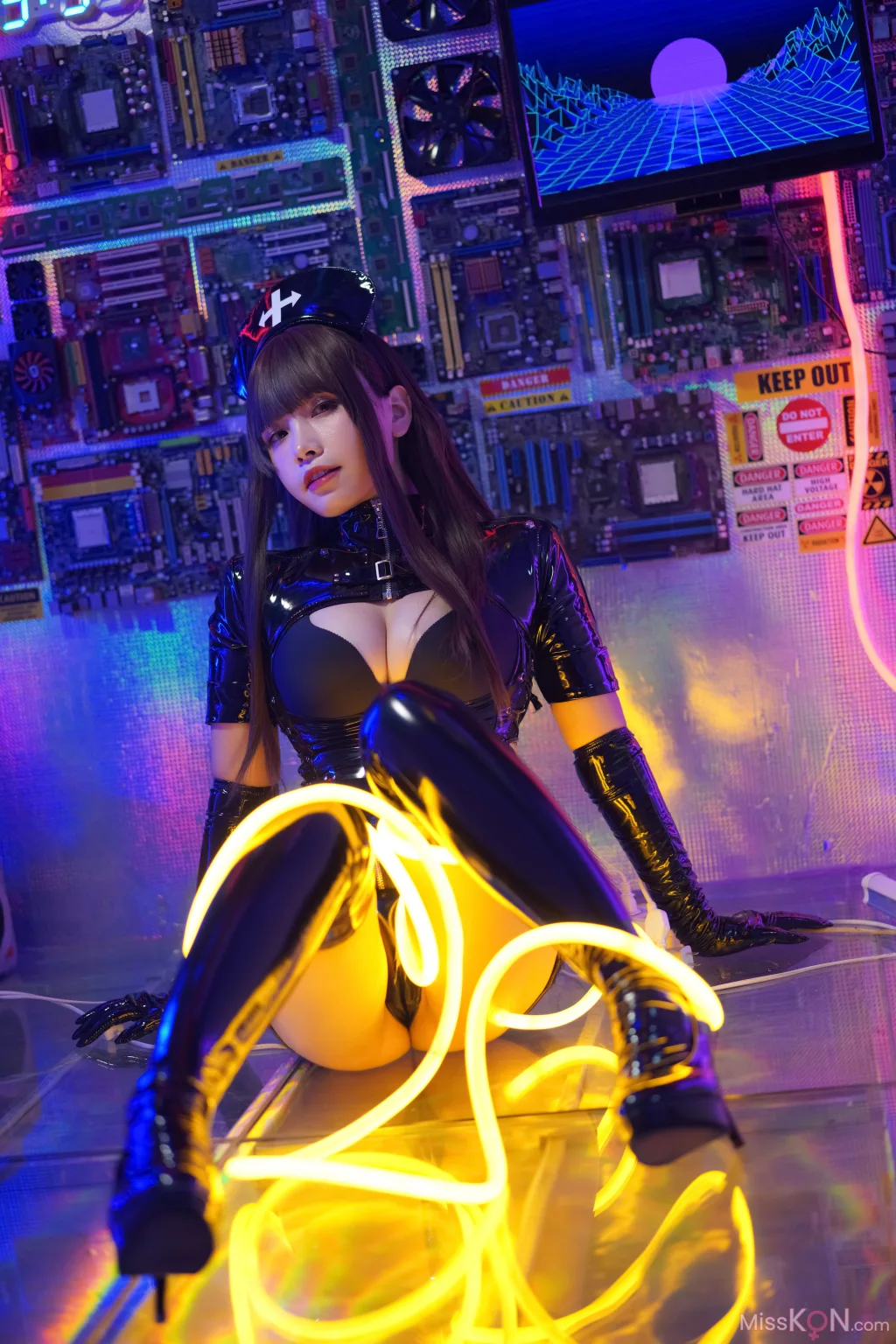 Coser@Neko薇薇: 暗黑护士 (54 photos + 5 videos)