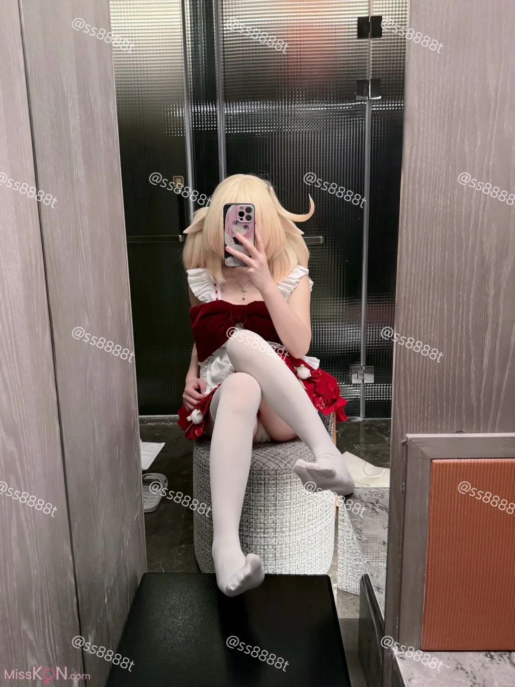 Coser@兔三岁(ss8888t): 高颜小仙女 被怪叔叔骗到酒店无套中出 (64 photos + 66 videos)