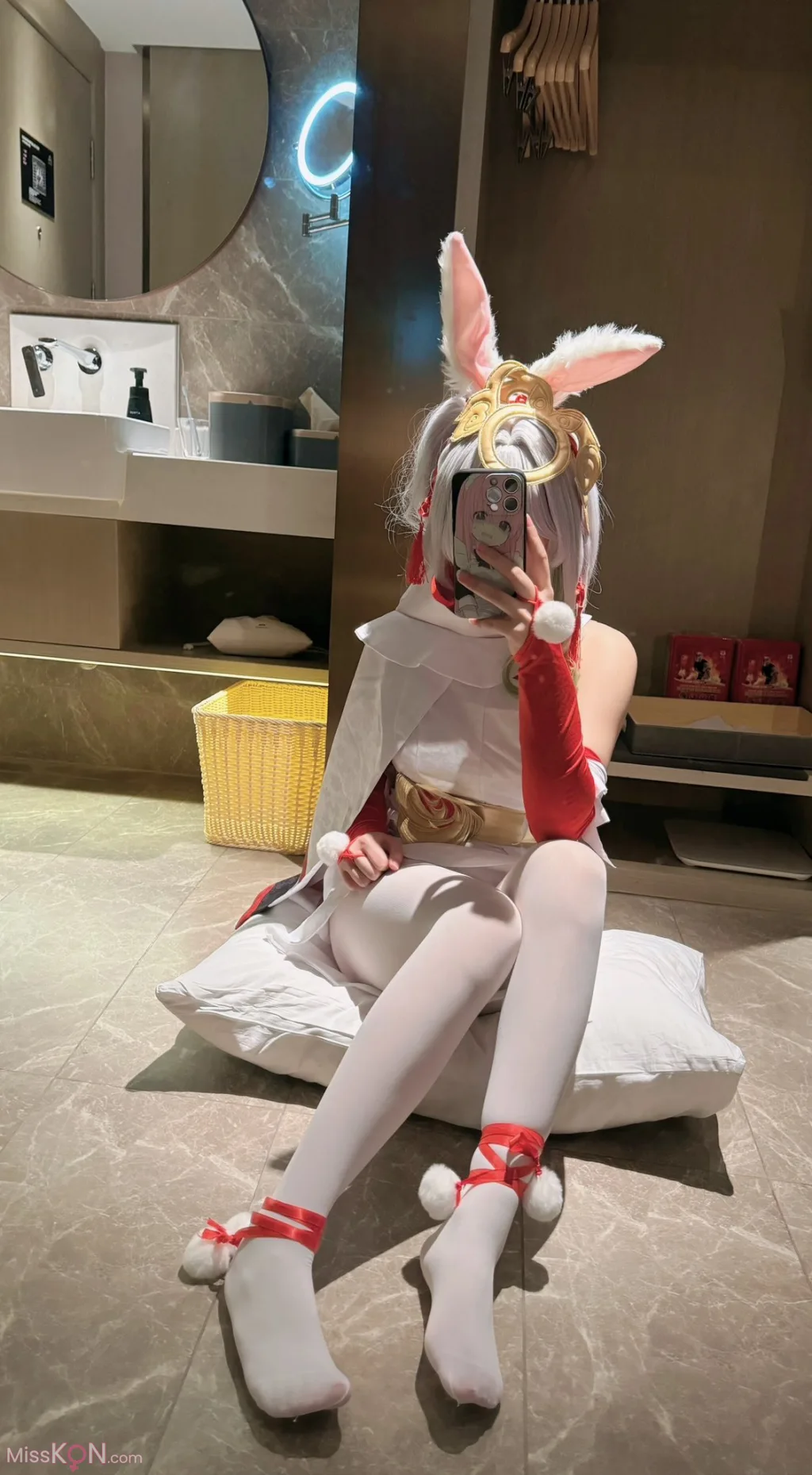 Coser@兔三岁(ss8888t): 高颜小仙女 被怪叔叔骗到酒店无套中出 (64 photos + 66 videos)
