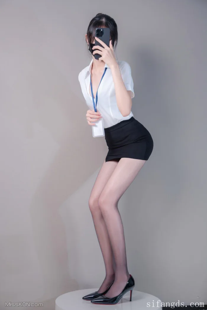 Cosplay@shixiaotaone: 顶级性感白虎女神 门槛福利 女神美鲍嫩脚 (104 photos + 9 videos)
