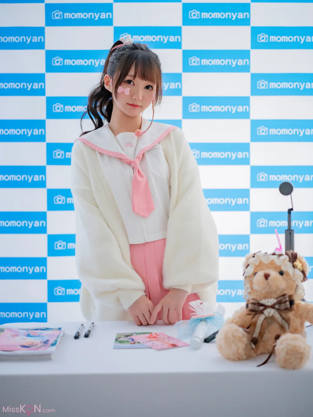 Coser@NAGISA魔物喵: ビキニアイドルのサイン会 (183 photos)