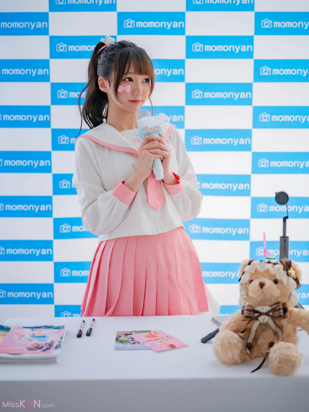 Coser@NAGISA魔物喵: ビキニアイドルのサイン会 (183 photos)