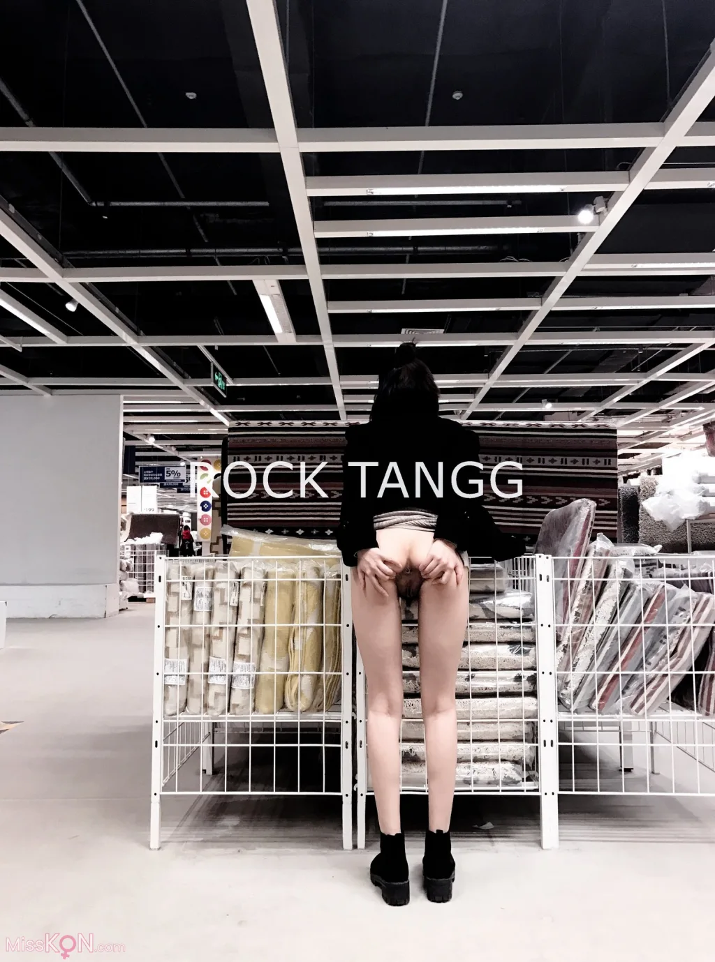 RockTangg: X白虎福利姬 夜行露出 车厢调教 (70 photos + 1 video)