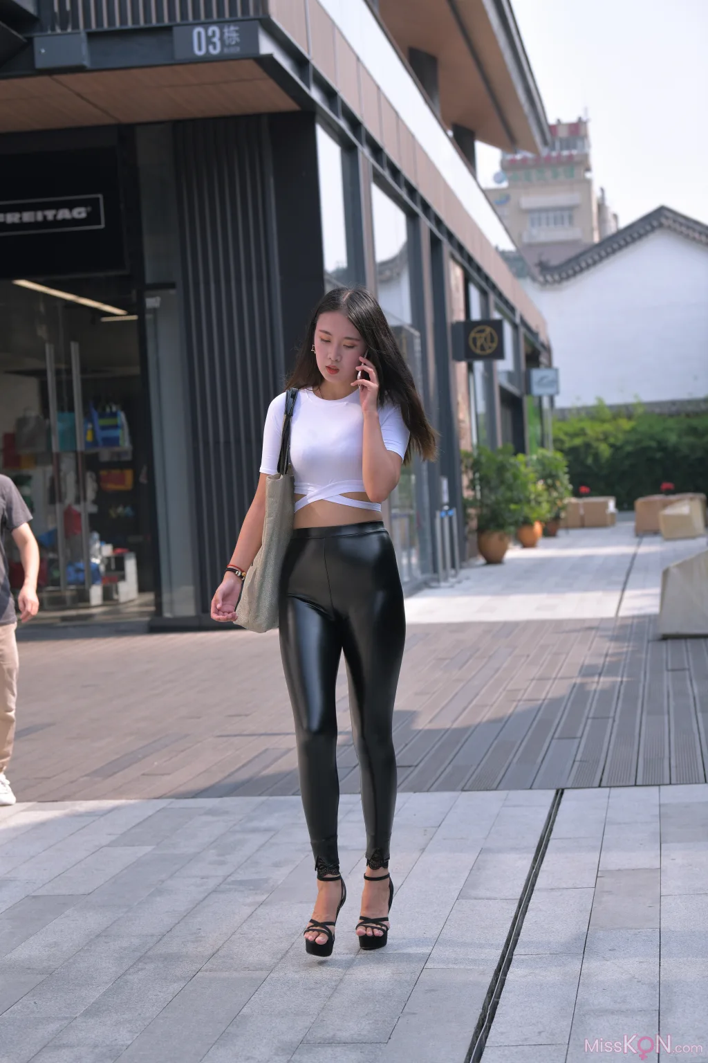 [精选街拍作品] MJ-002: 远洋太古初相遇，晓楼樯橹灰飞烟 (300 photos + 4 videos) – Page 3
