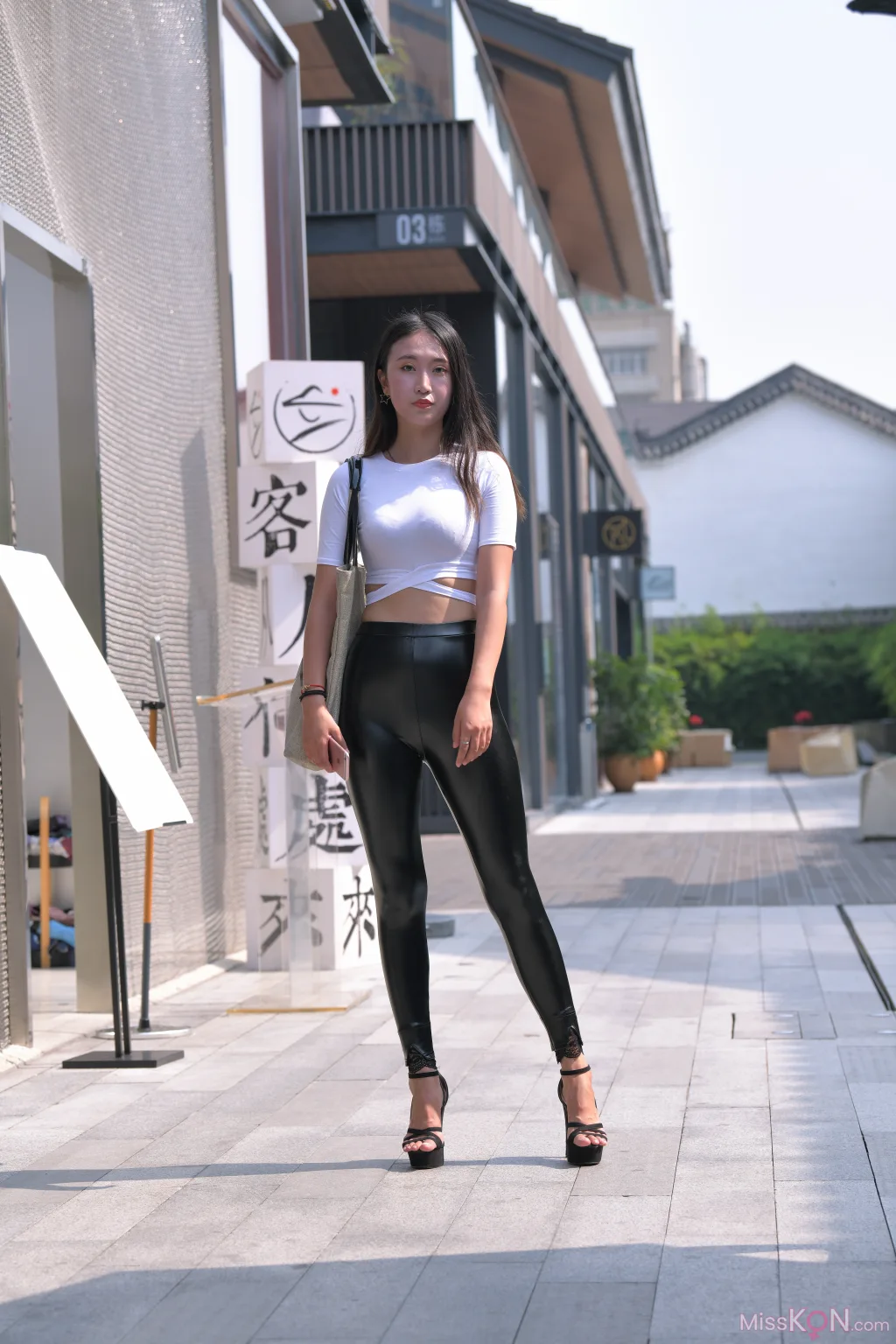 [精选街拍作品] MJ-002: 远洋太古初相遇，晓楼樯橹灰飞烟 (300 photos + 4 videos) – Page 3