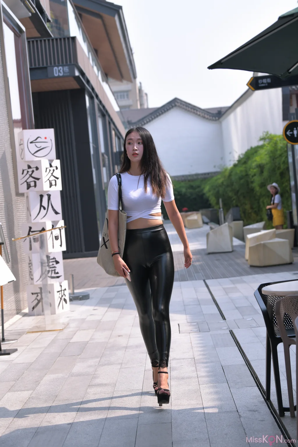 [精选街拍作品] MJ-002: 远洋太古初相遇，晓楼樯橹灰飞烟 (300 photos + 4 videos) – Page 3