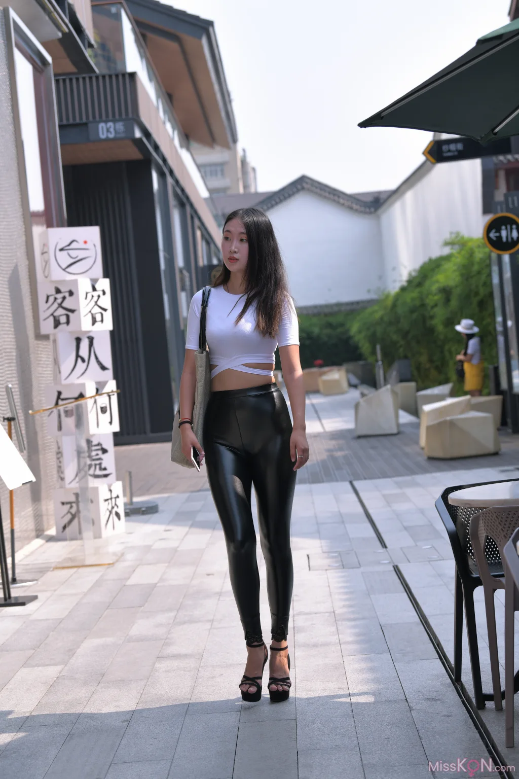 [精选街拍作品] MJ-002: 远洋太古初相遇，晓楼樯橹灰飞烟 (300 photos + 4 videos) – Page 3