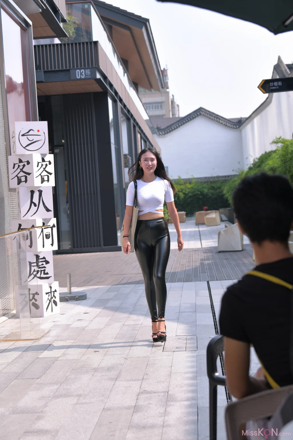 [精选街拍作品] MJ-002: 远洋太古初相遇，晓楼樯橹灰飞烟 (300 photos + 4 videos) – Page 3