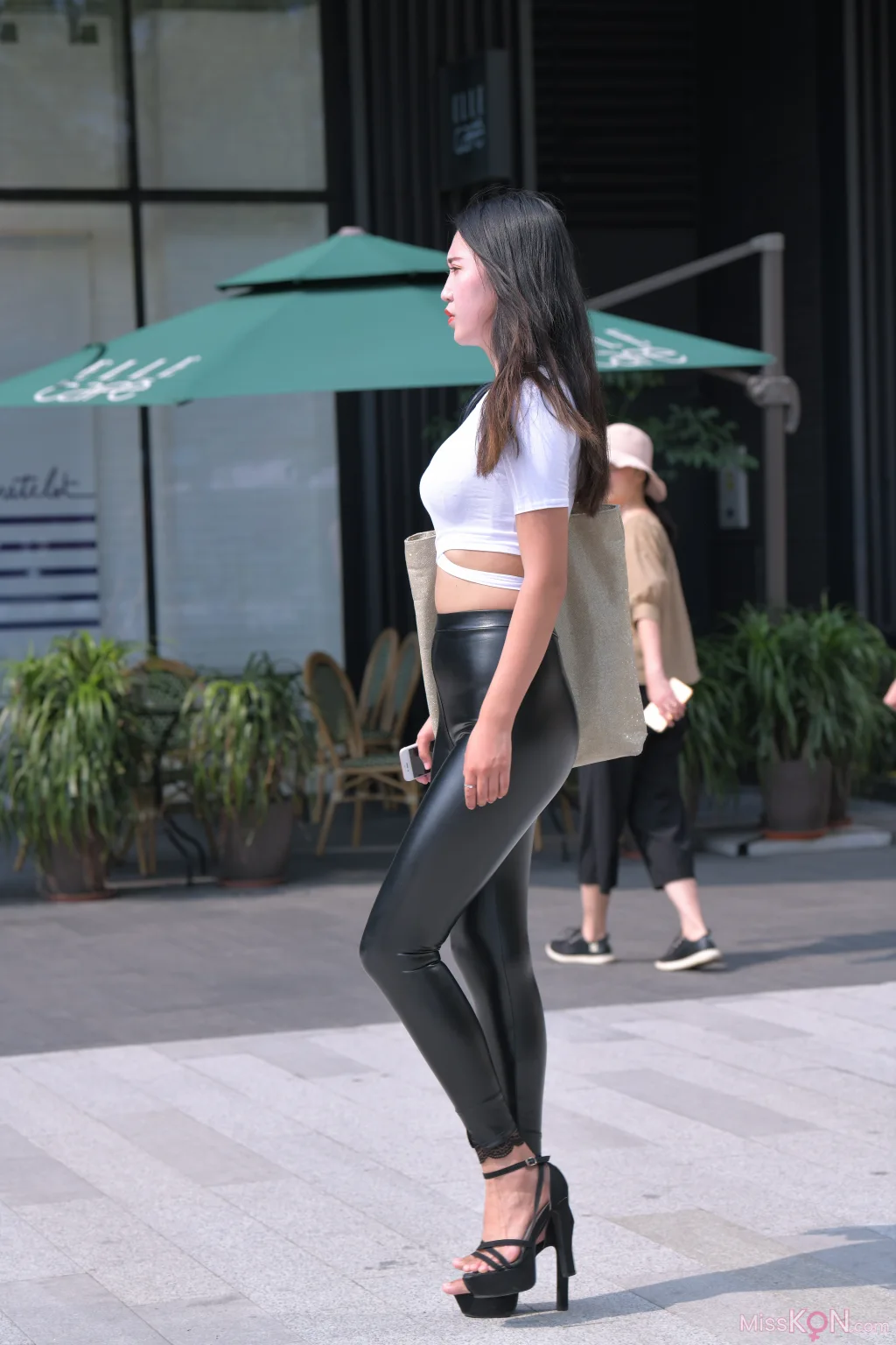 [精选街拍作品] MJ-002: 远洋太古初相遇，晓楼樯橹灰飞烟 (300 photos + 4 videos) – Page 4