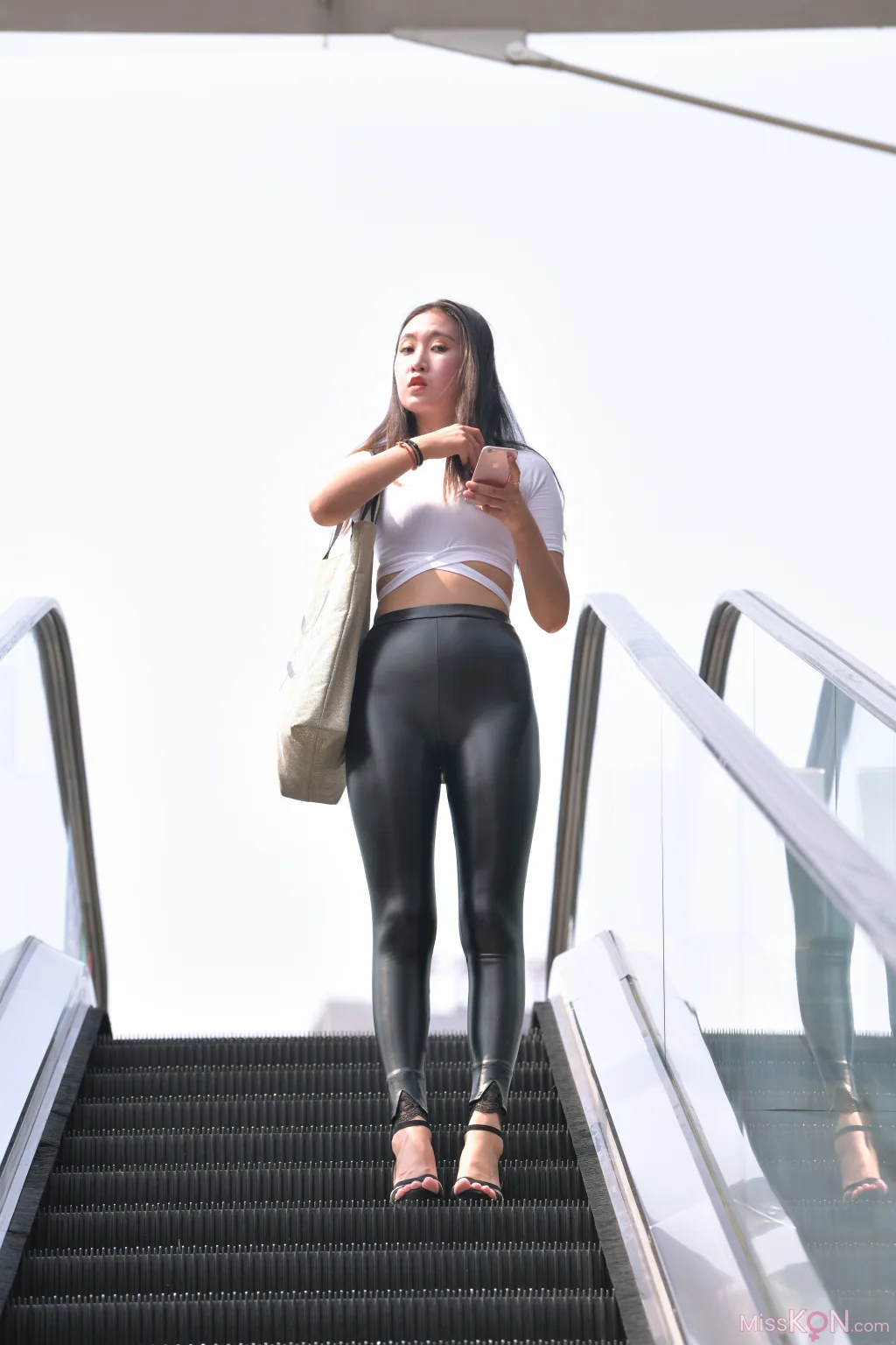 [精选街拍作品] MJ-002: 远洋太古初相遇，晓楼樯橹灰飞烟 (300 photos + 4 videos) – Page 5