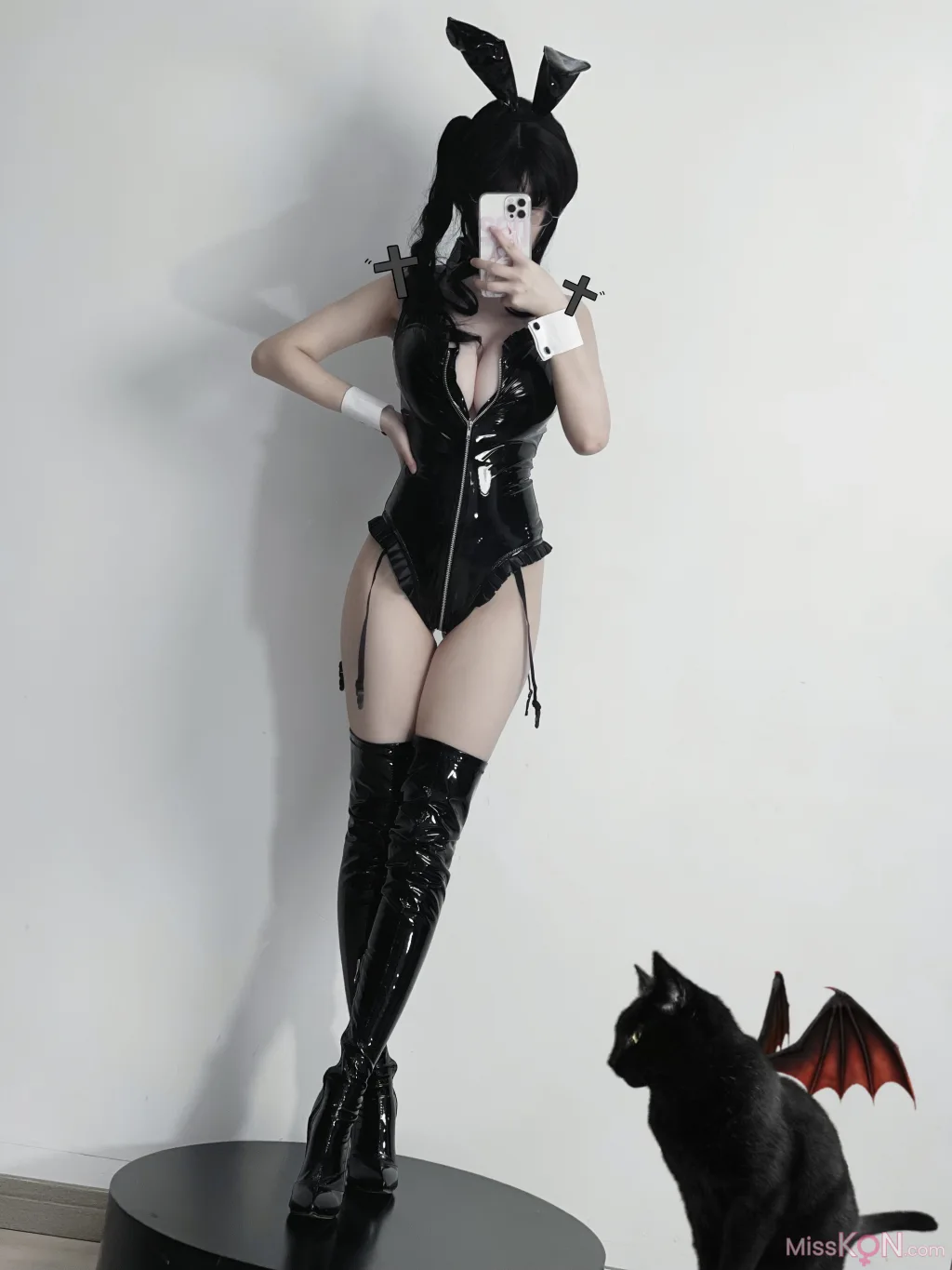 Coser@幼愛Youmeko: 黑漆皮高跟兔女郎 (29 photos)