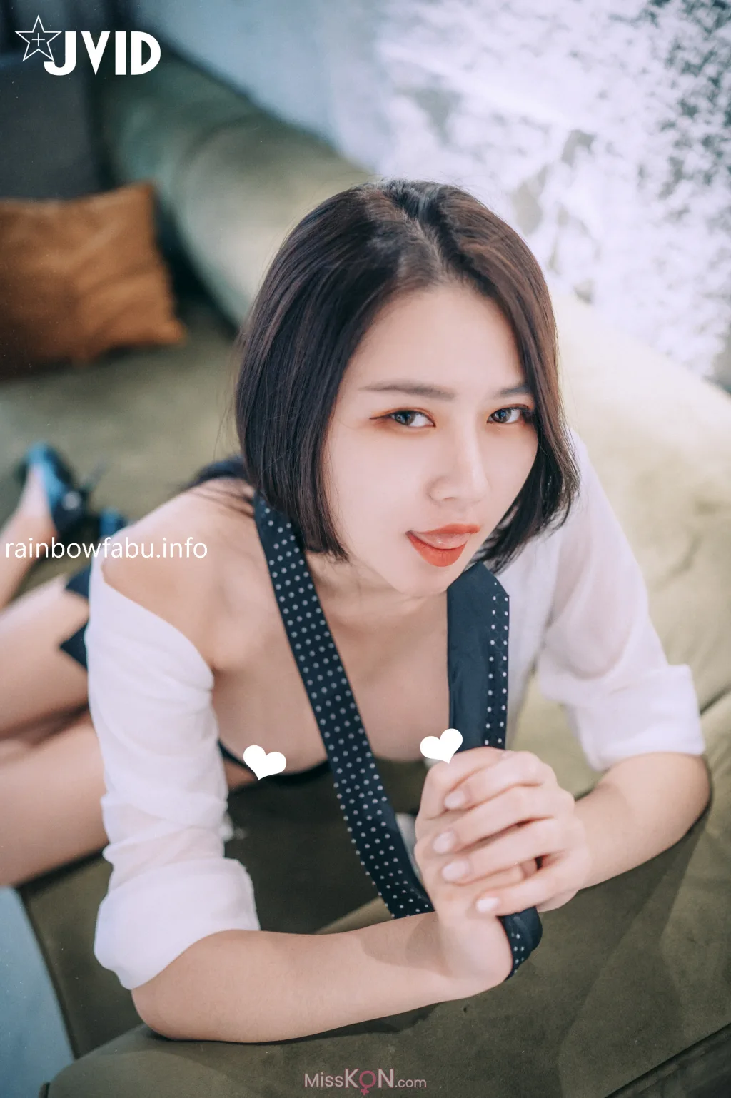 [JVID] 冰冰: 性感长腿女秘书 (98 photos + 1 video)