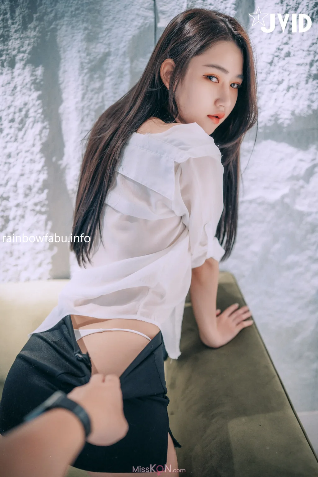 [JVID] 冰冰: 性感长腿女秘书 (98 photos + 1 video)