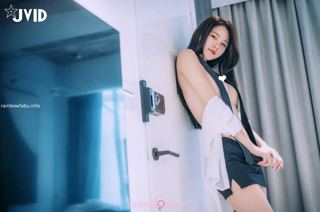 [JVID] 冰冰: 性感长腿女秘书 (98 photos + 1 video) – Page 4