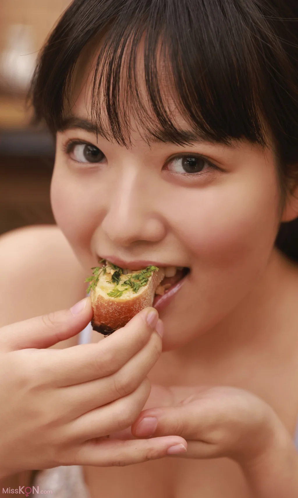 [JP] Shinonome Umi (東雲うみ):【デジタル限定】 写真集 「キャンプであふれて」 週プレ PHOTO BOOK (55 photos)