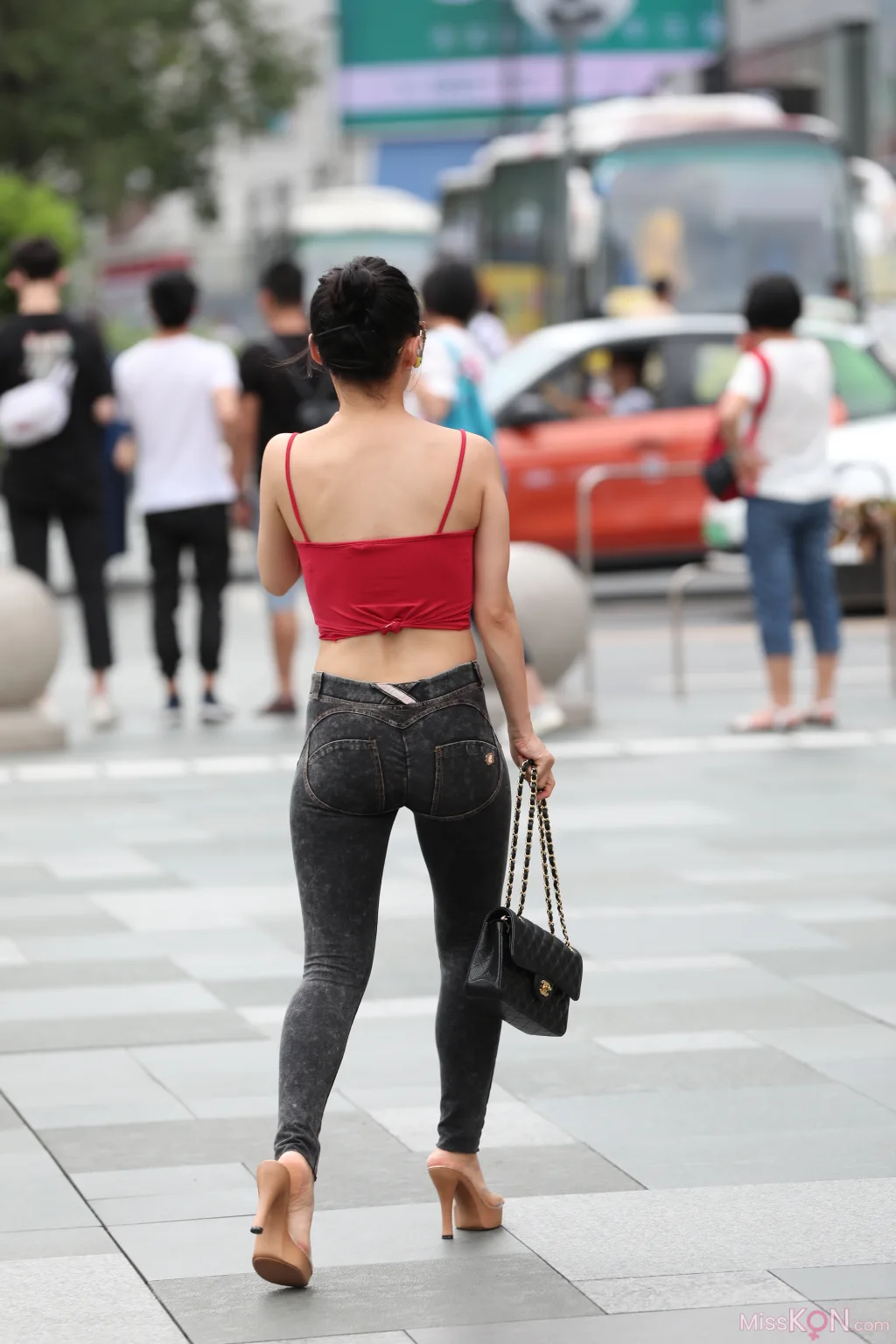 [精选街拍作品] MJ-007: 要怎样陪着你走过黑夜 (52 photos + 3 videos)