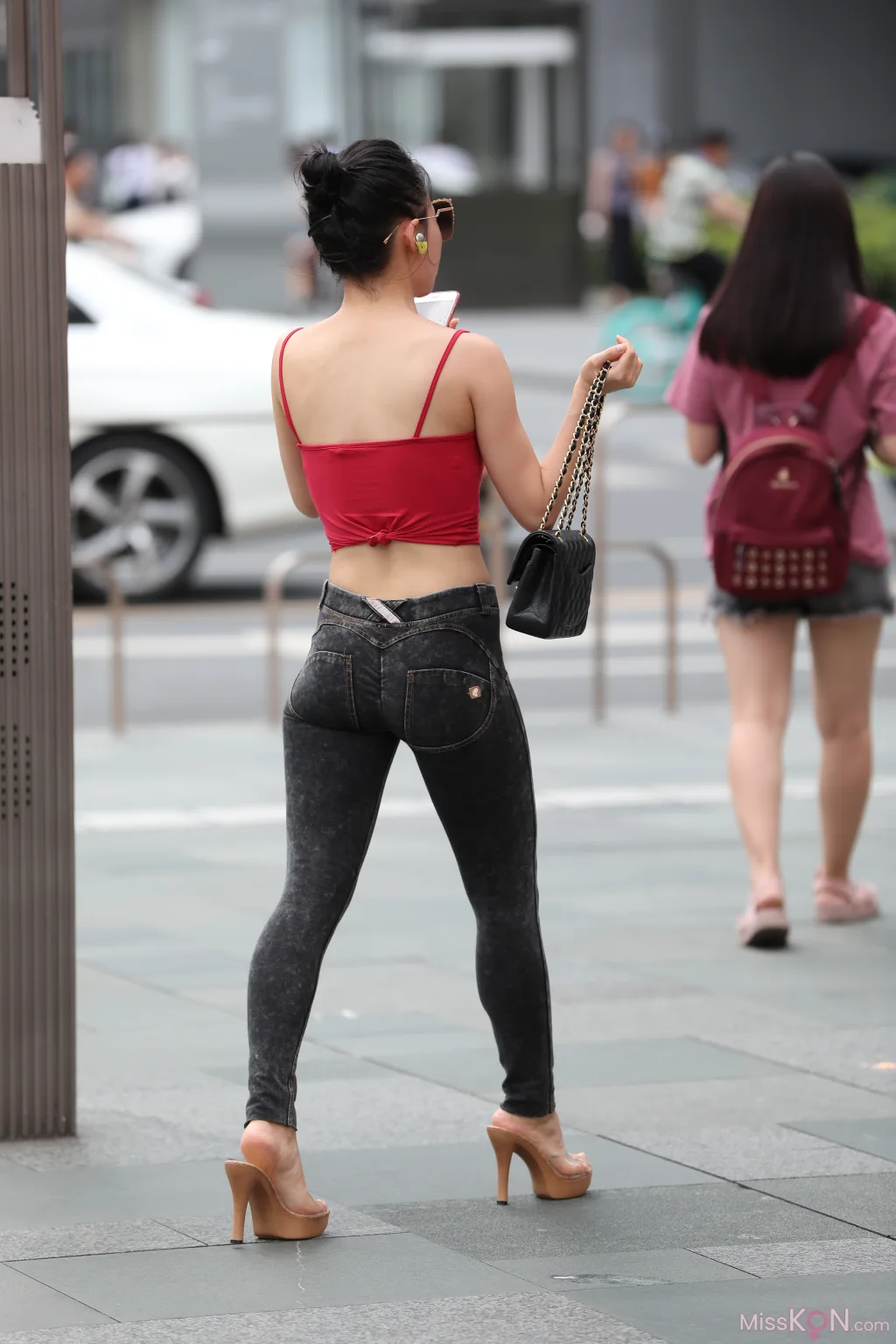 [精选街拍作品] MJ-007: 要怎样陪着你走过黑夜 (52 photos + 3 videos)