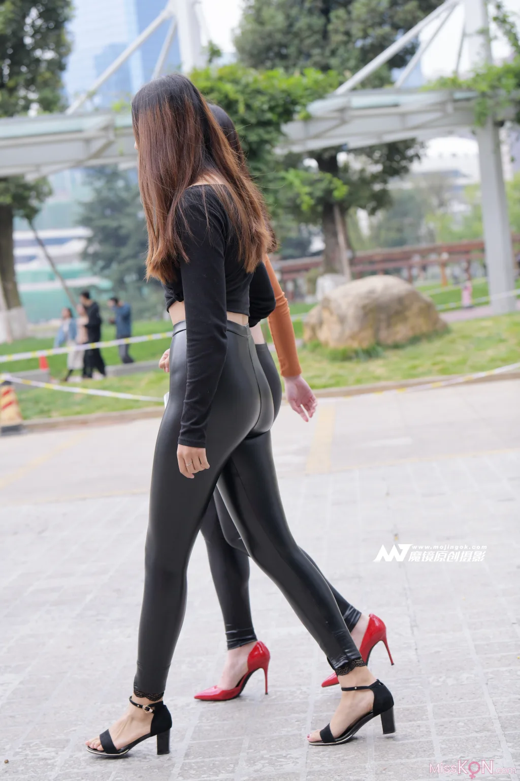 [精选街拍作品] MJ-008: 双皮裤 (169 photos + 6 videos)