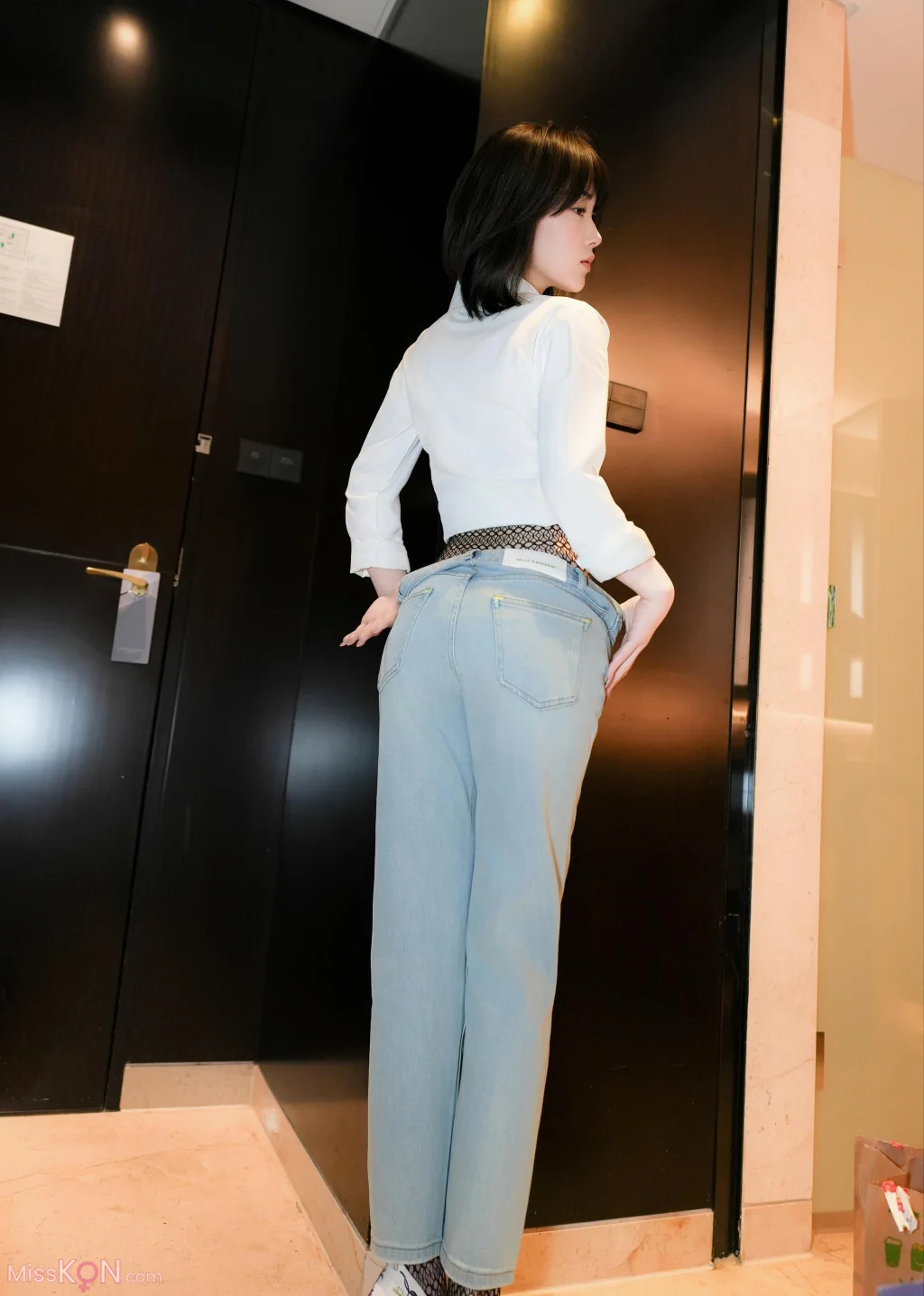[XR Uncensored] 汁汁: R18 秀人网模特 库里丝之黑色蕾丝网袜 (89 photos)