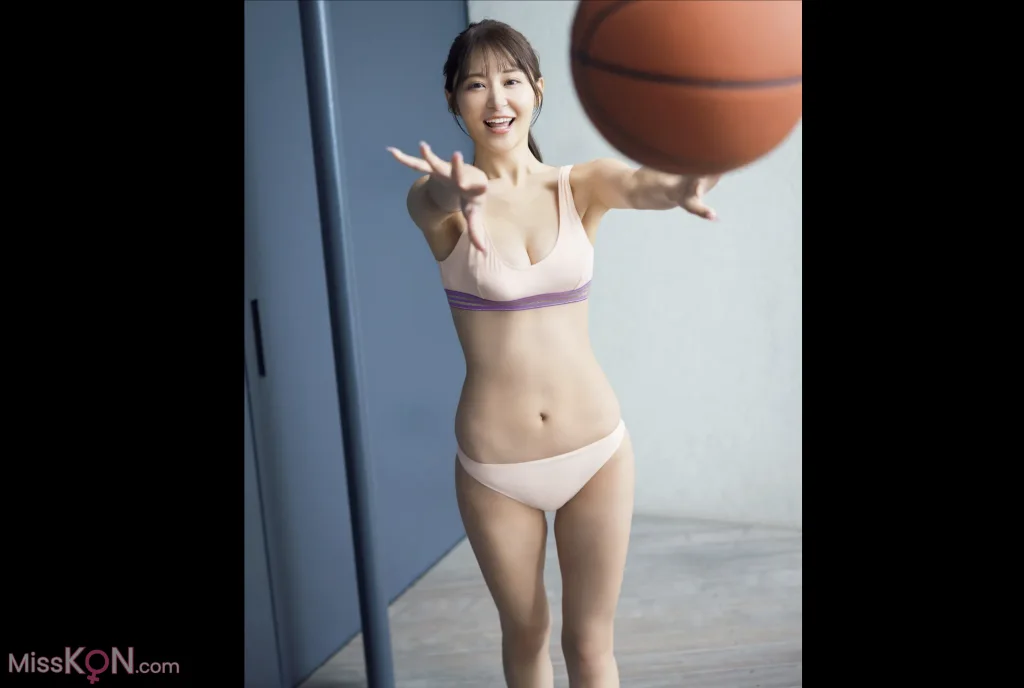 [JP] Minori Sasaki (佐々木美乃里): FRIDAY GOLD サーキットの女王 (14 photos)