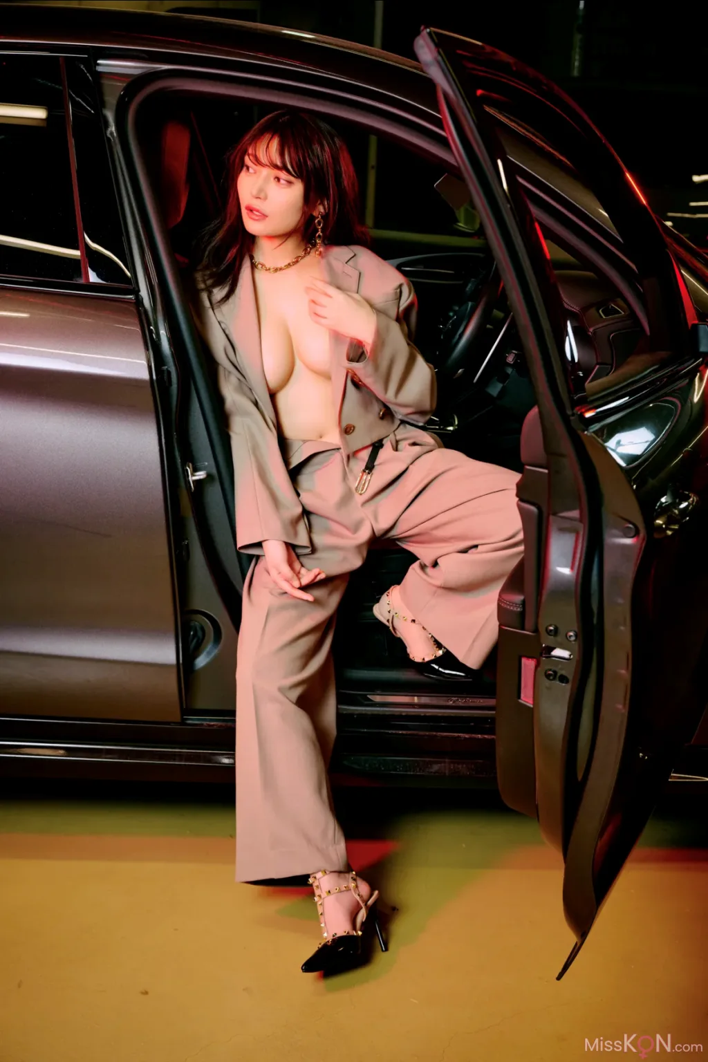 [JP] Nitori Sayaka (似鳥沙也加): FRIDAY GOLD A to Z Vol.10 (16 photos)
